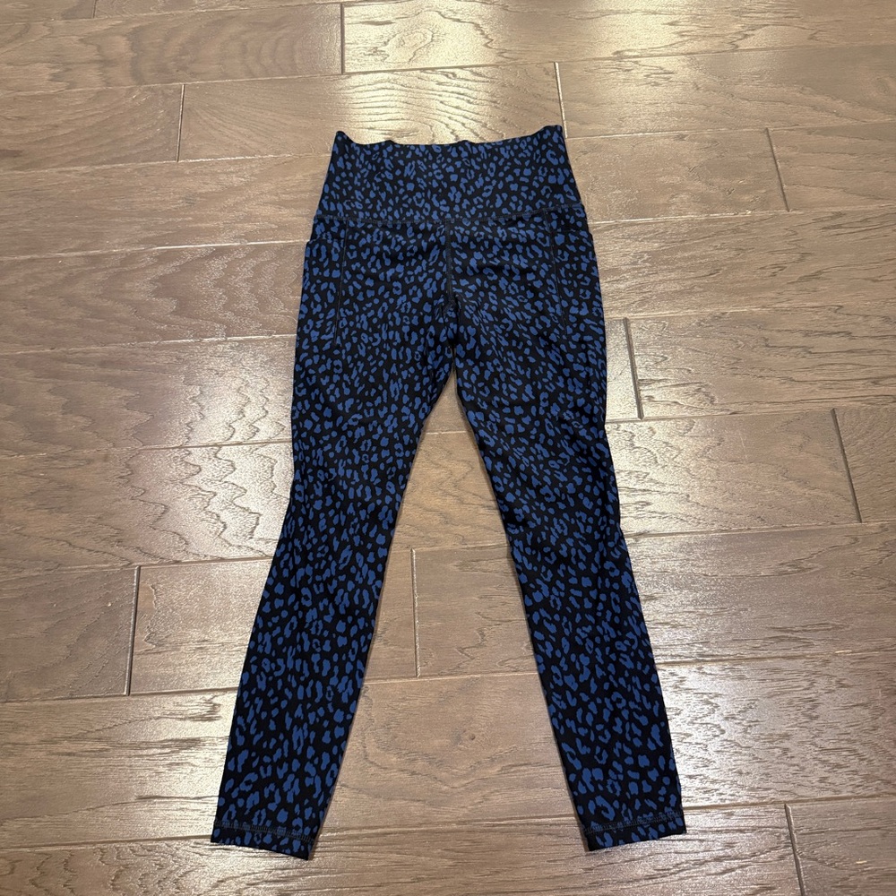 Athleta Women Salutation Stash Pocket II Leggings | XS | Black Blue Leopard